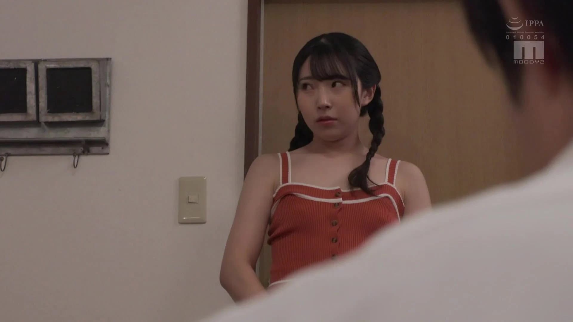 毎日お兄ちゃんが女子大生家庭教師に接吻レクチャーされてどんどん上達するのを覗き見て…ワタシ(妹)も接吻オネダリしたんだ… backdrop