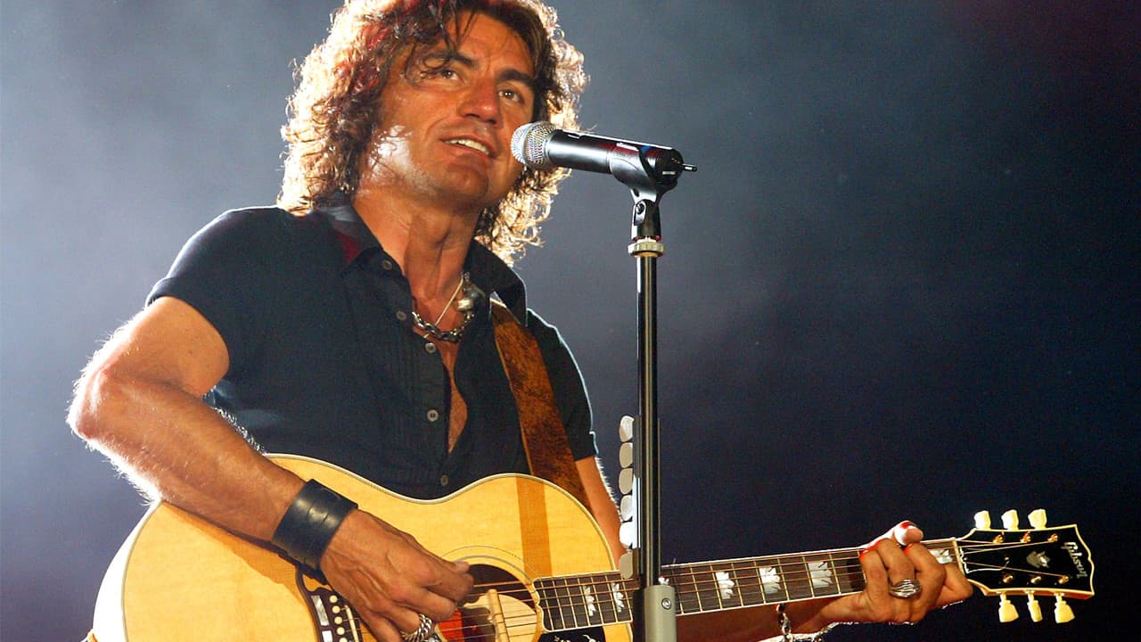 Ligabue  Nome e Cognome Tour  Teatro backdrop