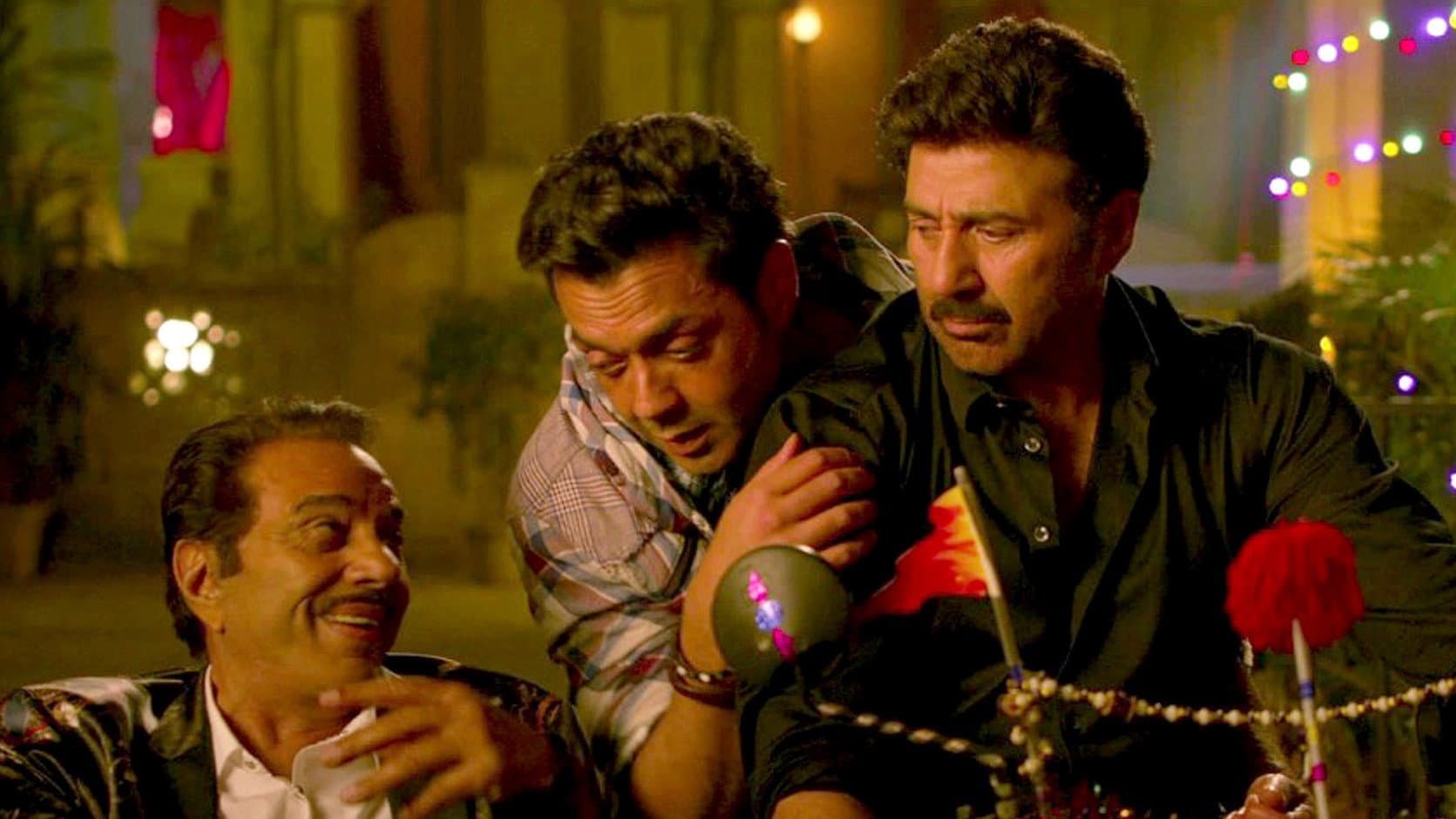 Yamla Pagla Deewana: Phir Se backdrop
