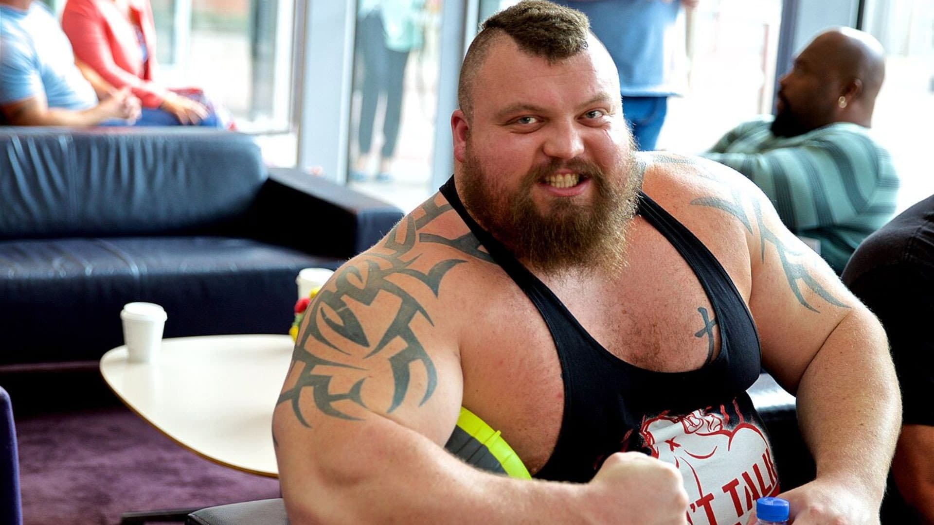 Eddie: Strongman backdrop