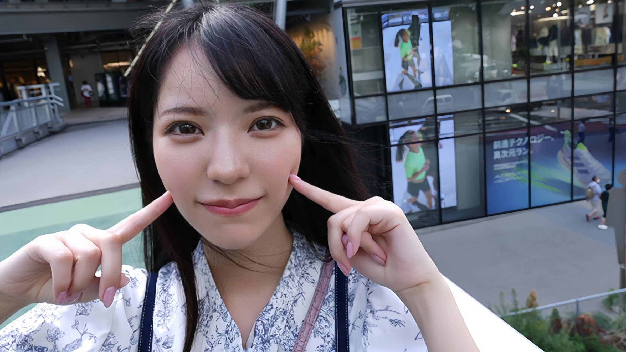バイト先の美人女子大生は仕事は真面目なのに死ぬほどセックスが好きだった。 浅野こころ backdrop