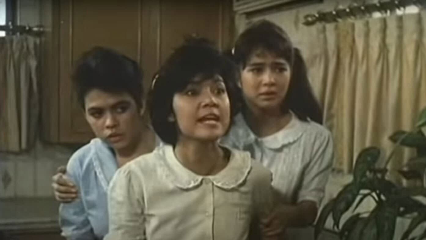 Sa Akin pa rin ang Bukas backdrop