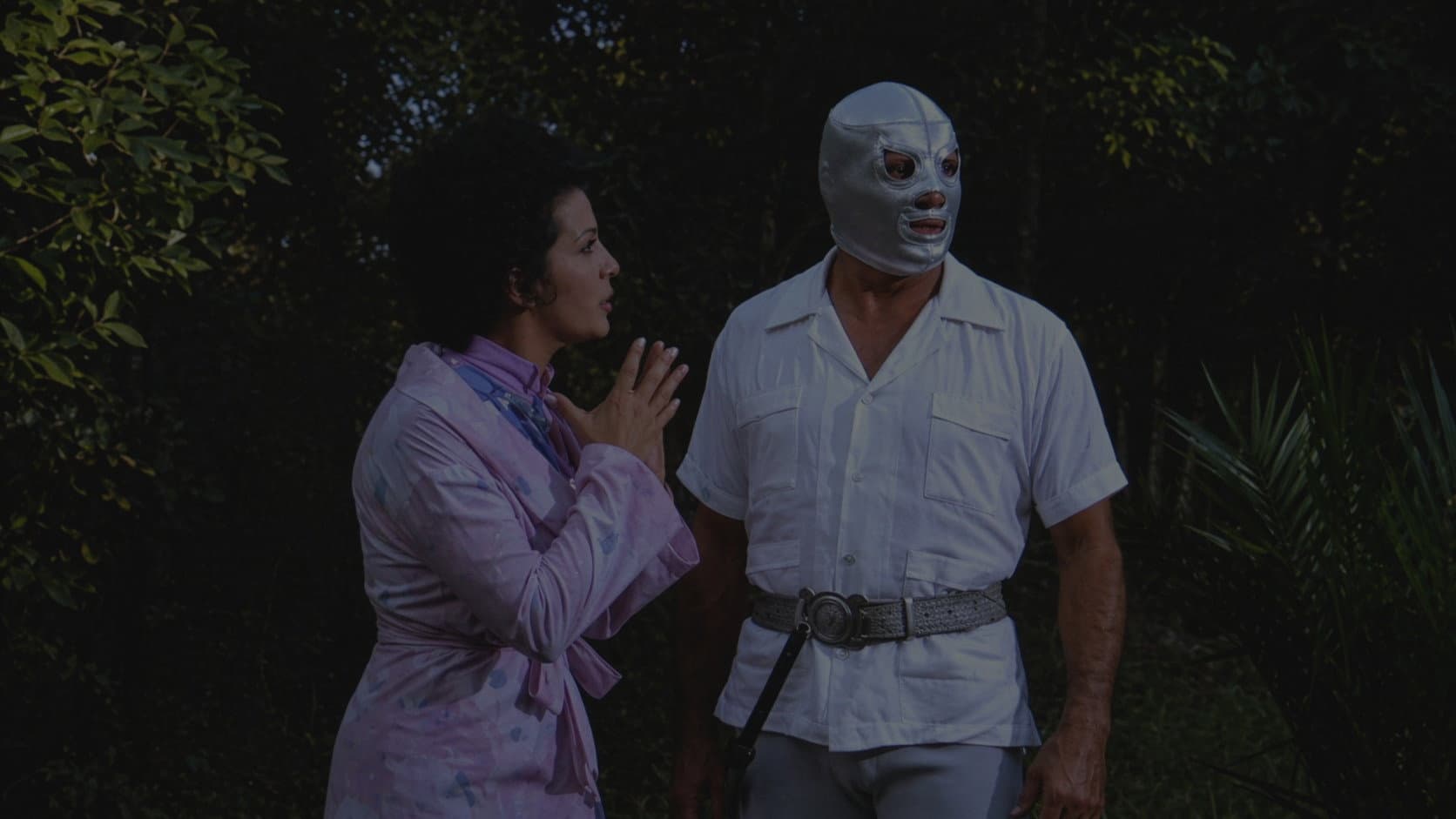 Santo in the Vengeance of the Mummy backdrop