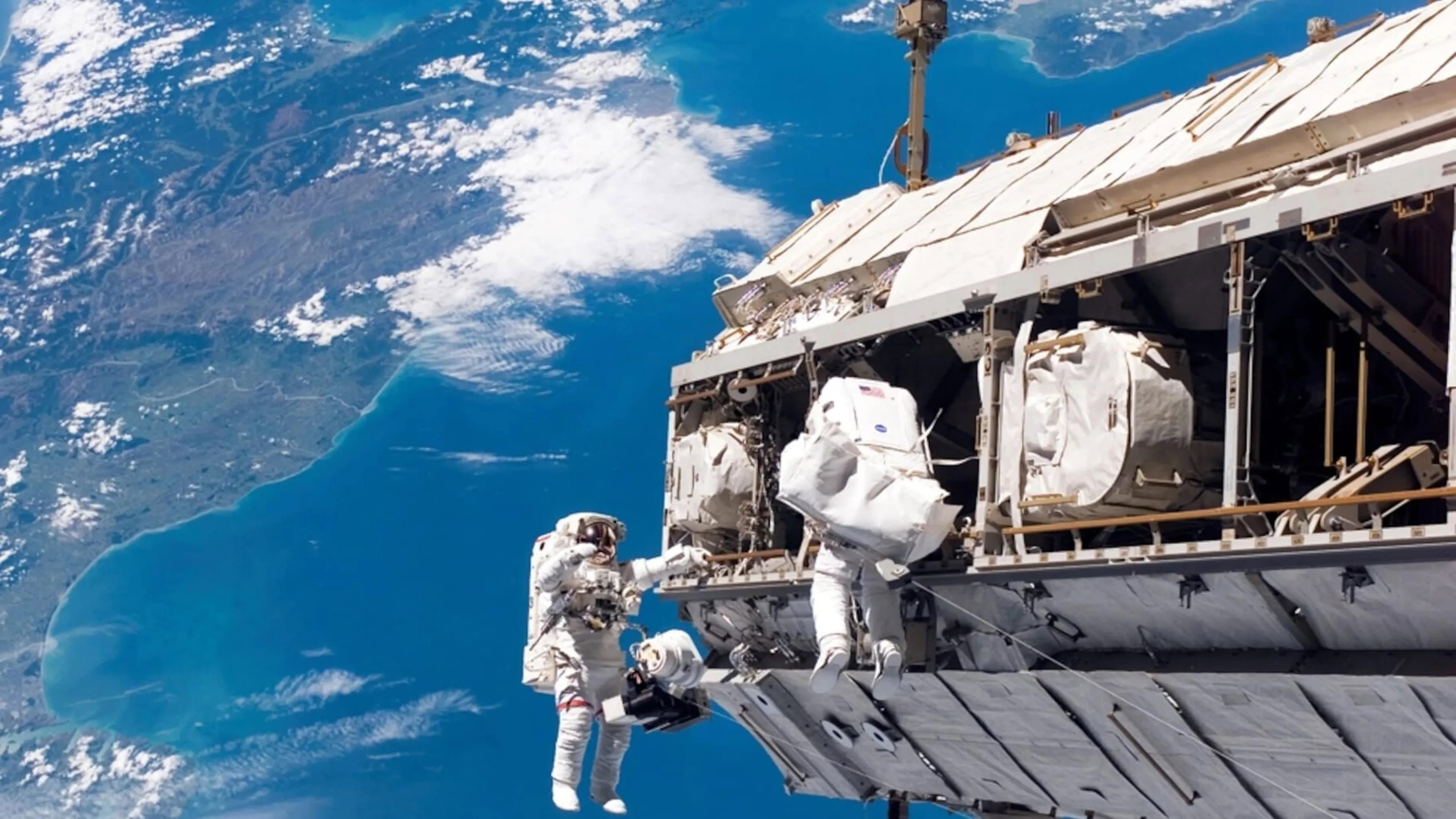 La Station spatiale internationale - Missions à haut risque backdrop
