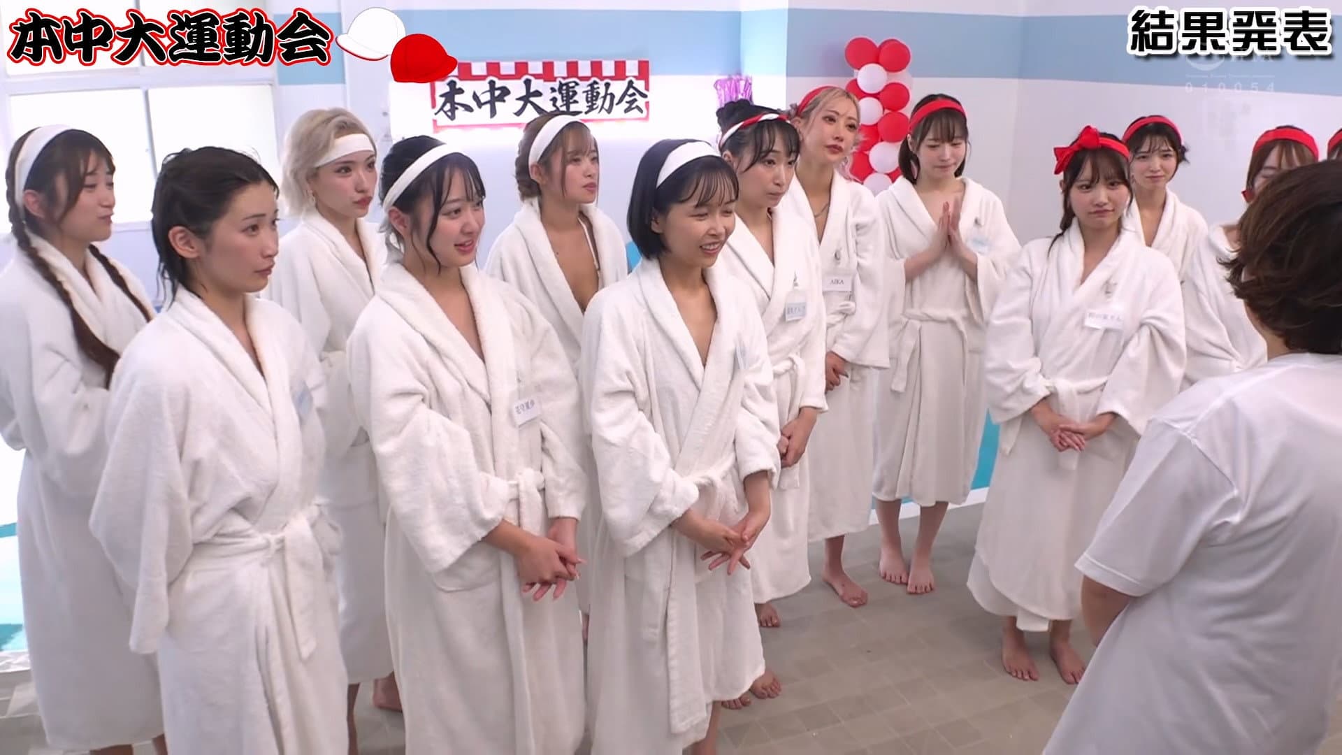本中 全裸大運動会 おっぱいもマ●コもアナルも丸出しで、走って跳んで中出しして…本中女子13人のびちゃびちゃ青春メモリアル！ backdrop
