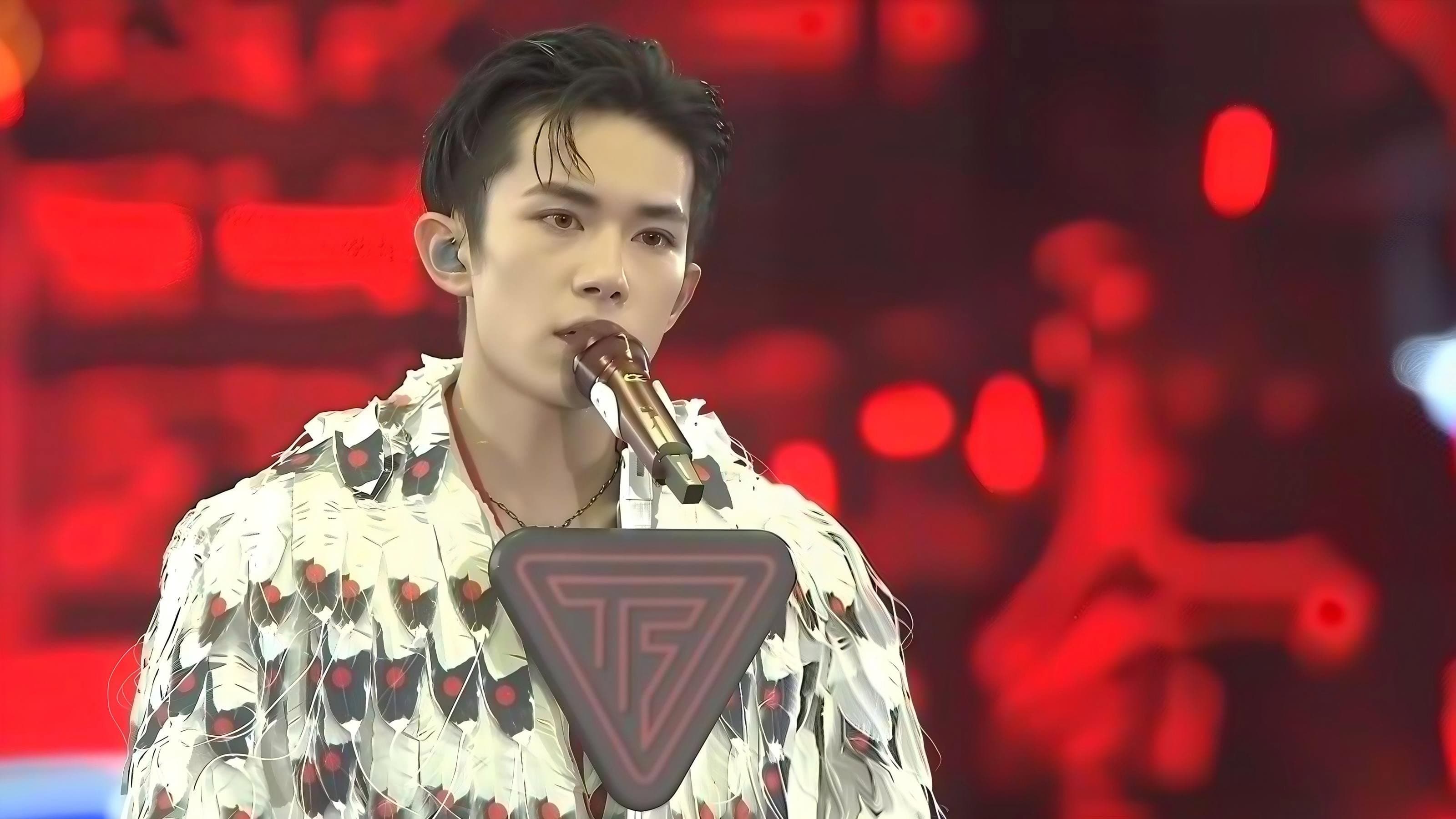 TFBOYS – 告白TheFever 2019 六周年演唱会 backdrop